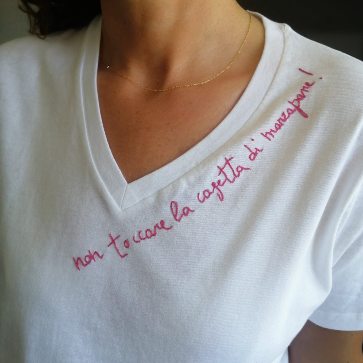 T shirt ricamate a mano on sale
