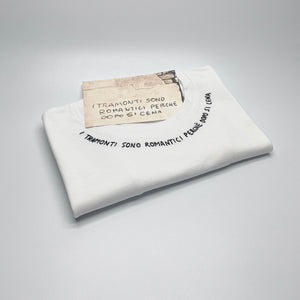 I TRAMONTI SONO ROMANTICI PERCHÈ DOPO SI CENA / T-shirt  + cartolina /