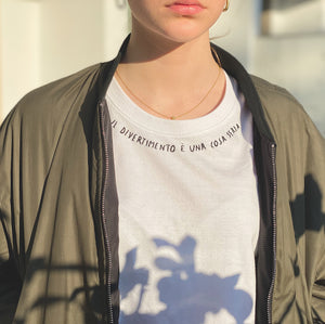 IL DIVERTIMENTO È UNA COSA SERIA / t-shirt + cartolina /