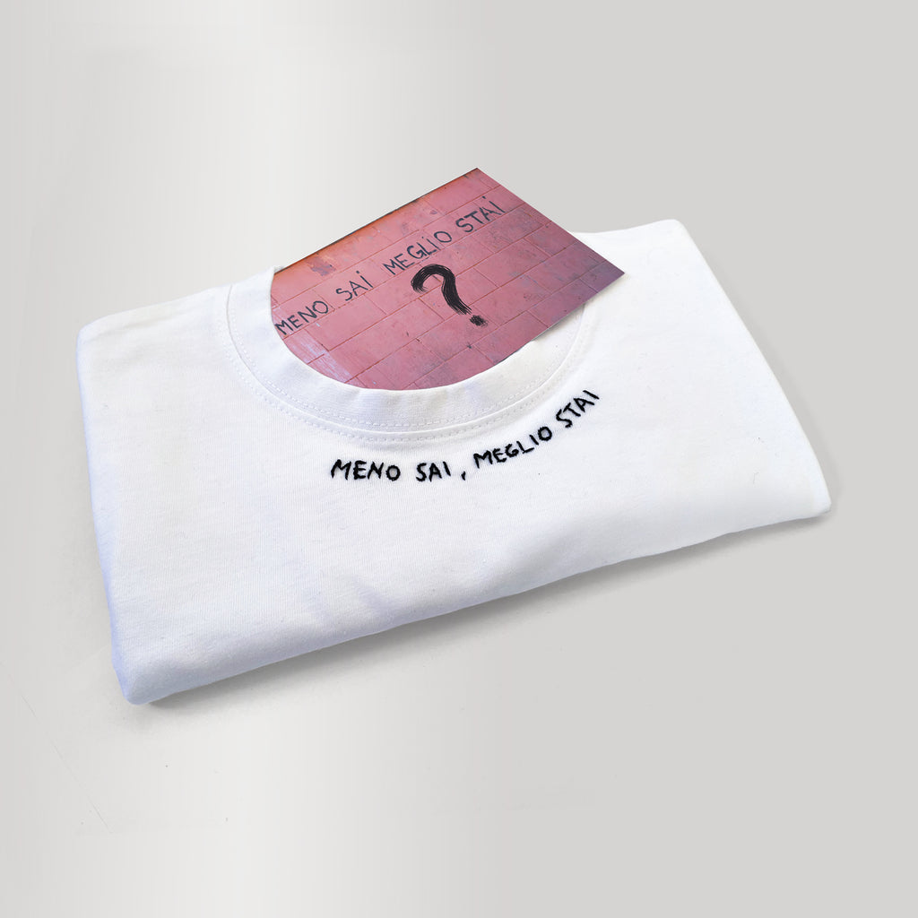 MENO SAI, MEGLIO STAI / T-shirt + cartolina