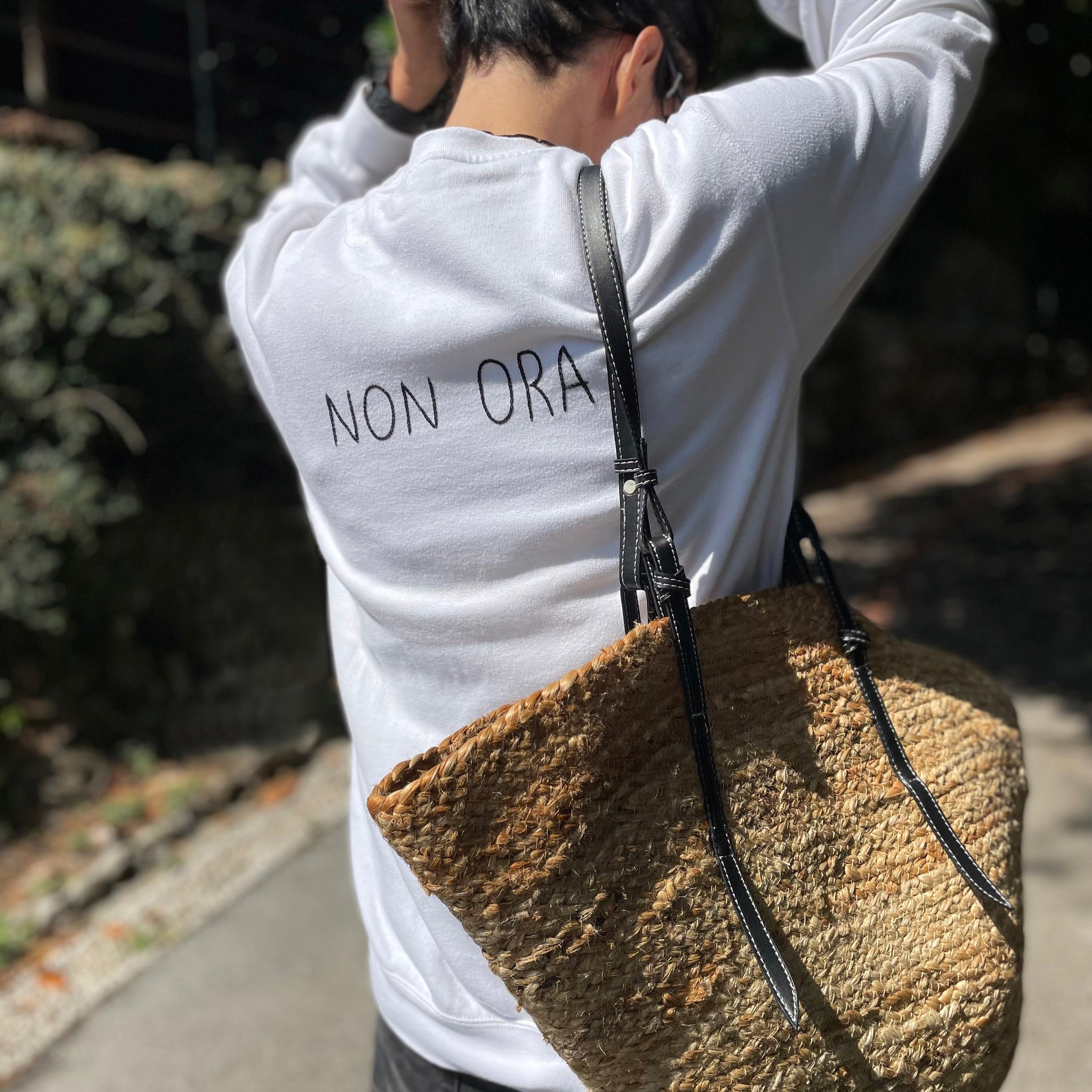 NON ORA / felpa ricamata a mano unisex + cartolina