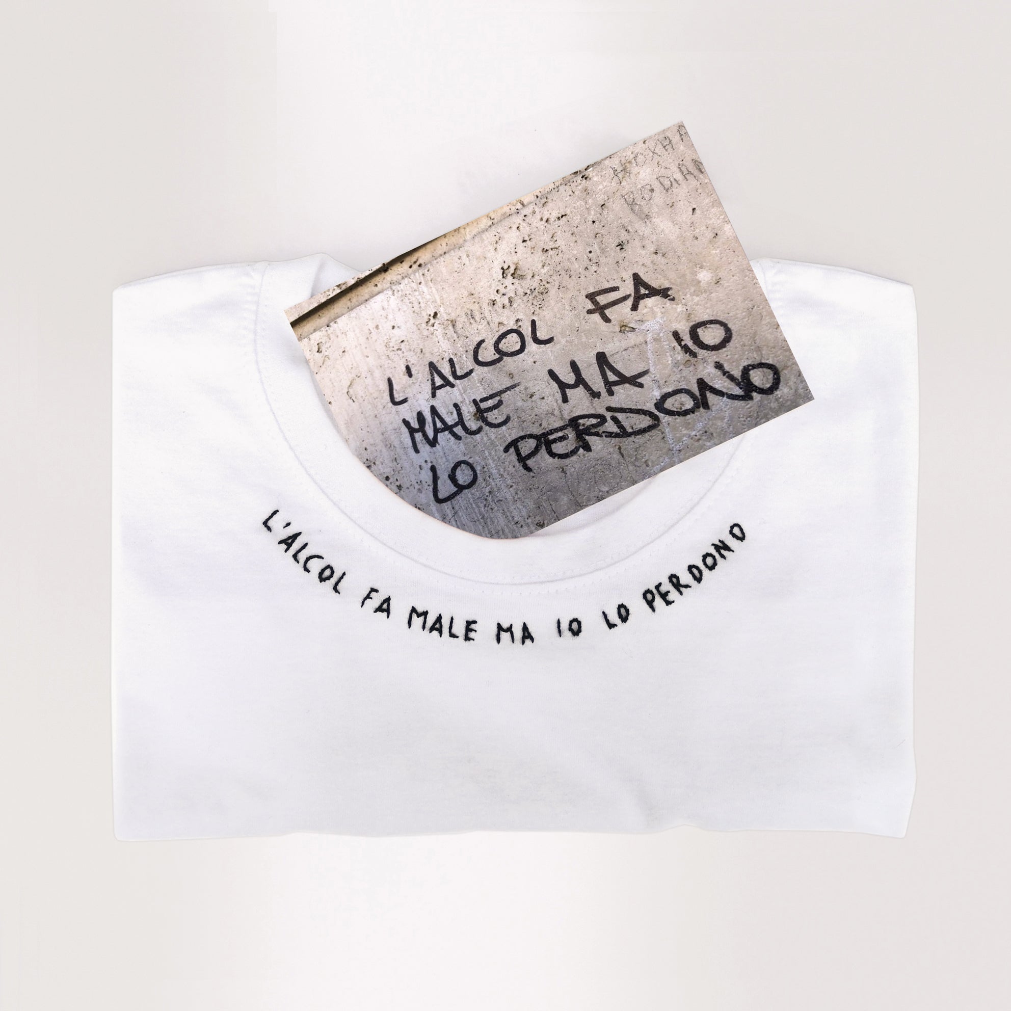 L'ALCOL FA MALE MA IO LO PERDONO / T-shirt + cartolina