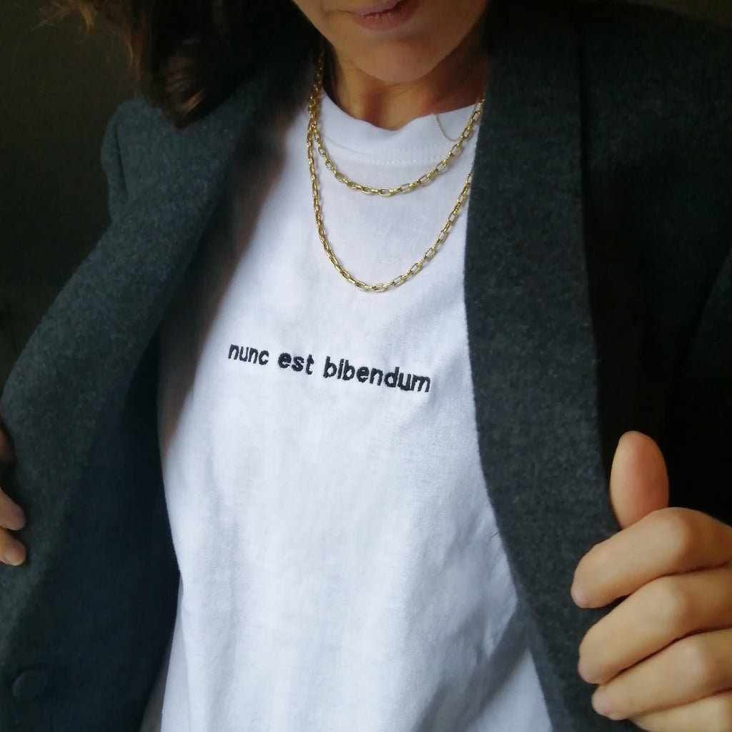 NUNC EST BIBENDUM / T-shirt ricamata /