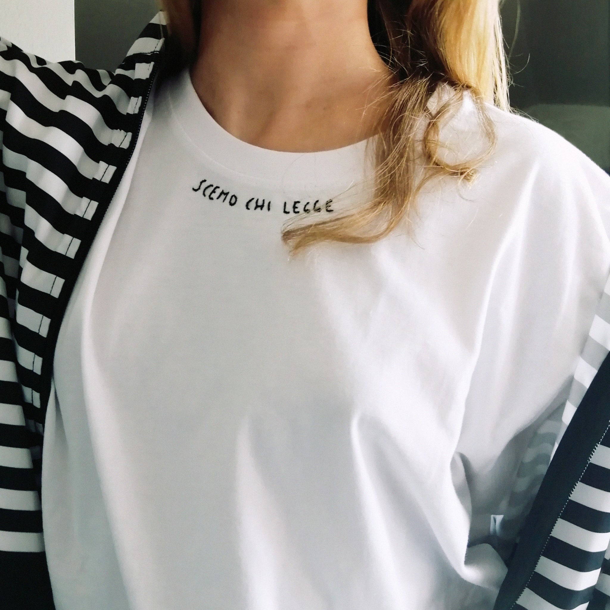 SCEMO CHI LEGGE / T-shirt + cartolina
