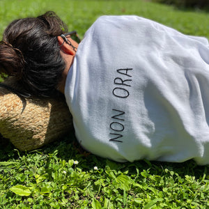 NON ORA / felpa ricamata a mano unisex + cartolina