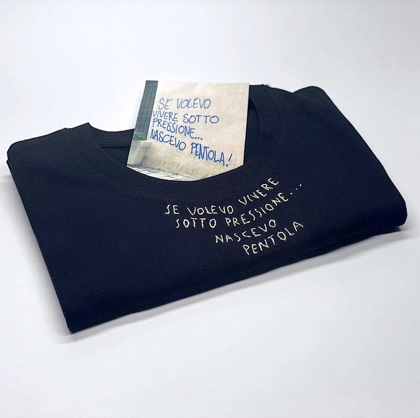 SE VOLEVO VIVERE SOTTO PRESSIONE... NASCEVO PENTOLA/ t-shirt + cartolina /